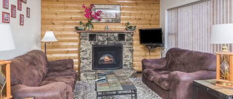 Televisie en een open haard