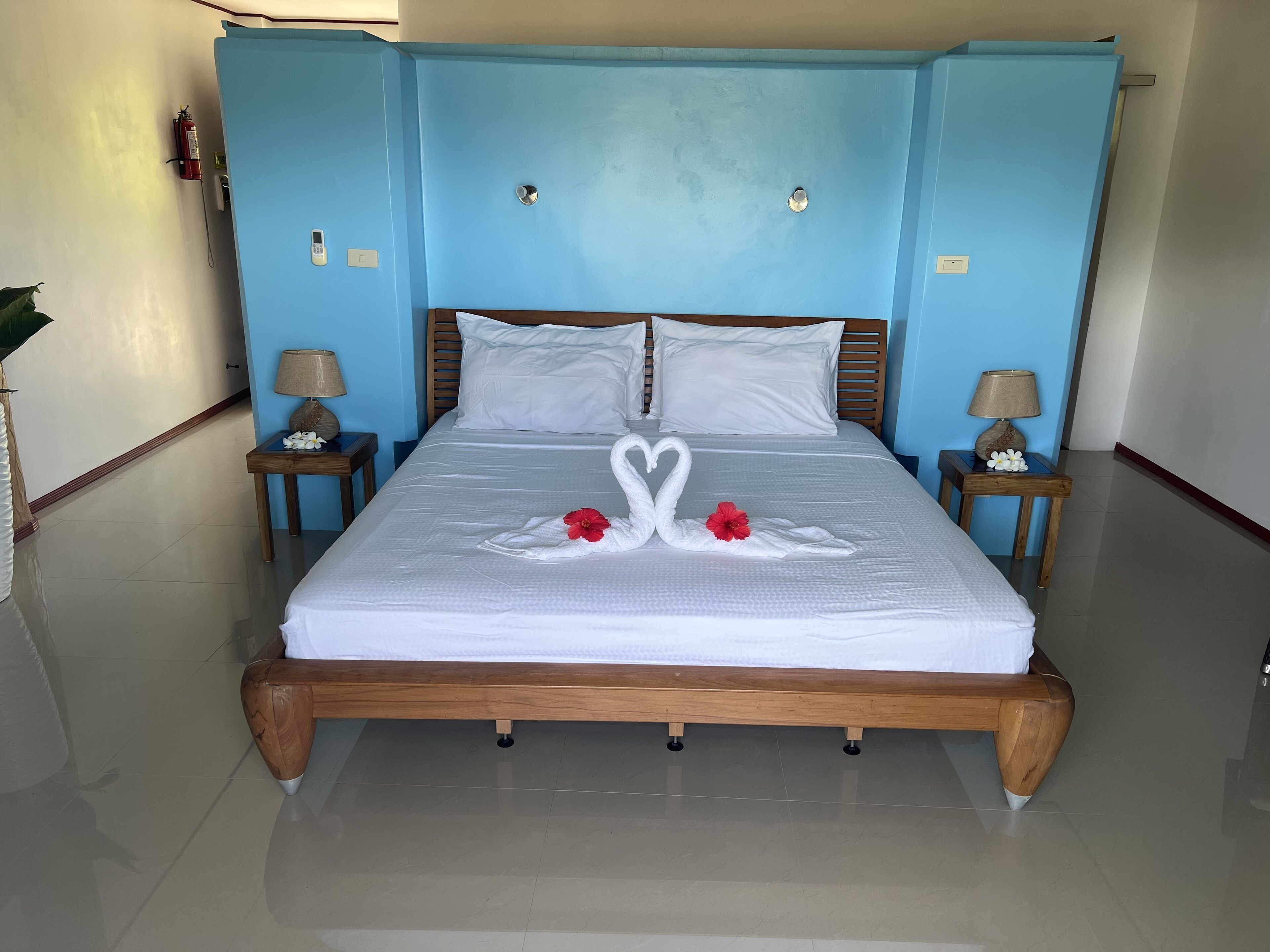 Deluxe Garden View | Minibar, in-room safe, iron/ironing board, free WiFi