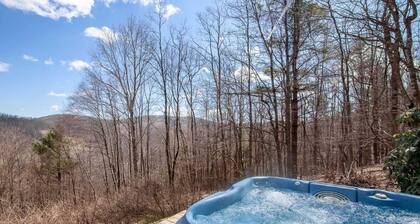 3BR / 2BA Cozy Mountain Cabin näköalalla, poreallas, yksityinen, lähellä Boone ja West Jefferson!