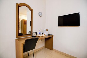 Habitación Deluxe doble, 1 cama de matrimonio grande, vistas a la ciudad | Camas supletorias y wifi gratis