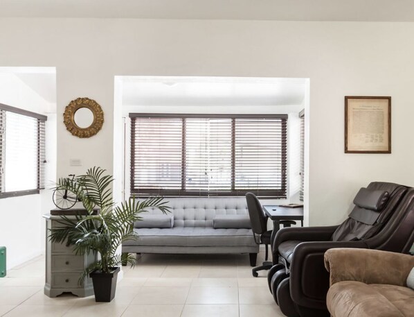 Nhà Tiêu chuẩn, 2 phòng ngủ, quang cảnh thành phố | Khu phòng khách