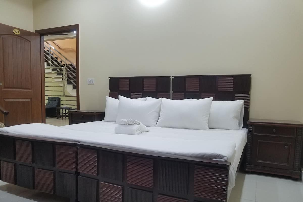 10 bedrooms, premium bedding, down duvets, Select Comfort beds