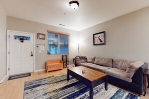 Televisión, consola de videojuegos, reproductor de DVD y libros 