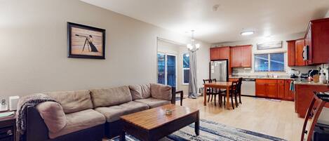 Tv, spillekonsol, dvd-afspiller, bøger