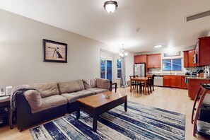 Televisión, consola de videojuegos, reproductor de DVD y libros 