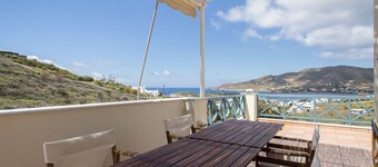 Panoramic Aegean Sea & Mountain Views! Light & Airy Villa in Historical Town