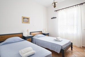 4 chambres, fer et planche à repasser, accès Internet, draps fournis