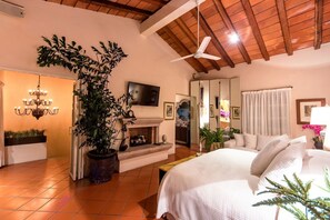 4 室のベッドルーム、セーフティ  ボックス (室内)、アイロン / アイロン台、WiFi