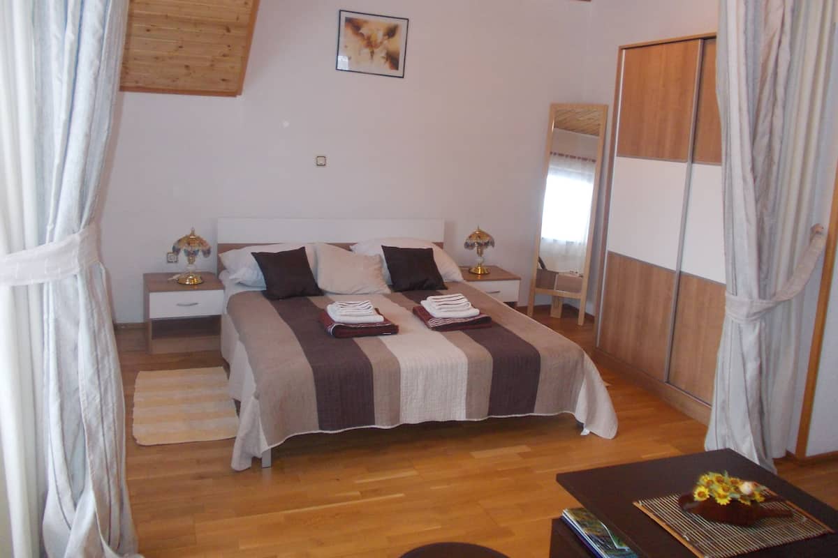 Studio, Multiple Beds, Garden View
