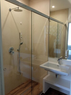 Shower, bidet, towels - La Soffitta Covelli (Trani)
