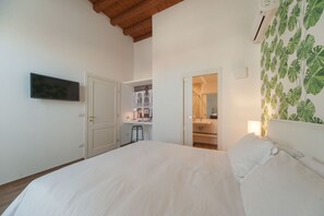 Individually decorated, individually furnished, desk, free WiFi - La Soffitta Covelli (Trani)
