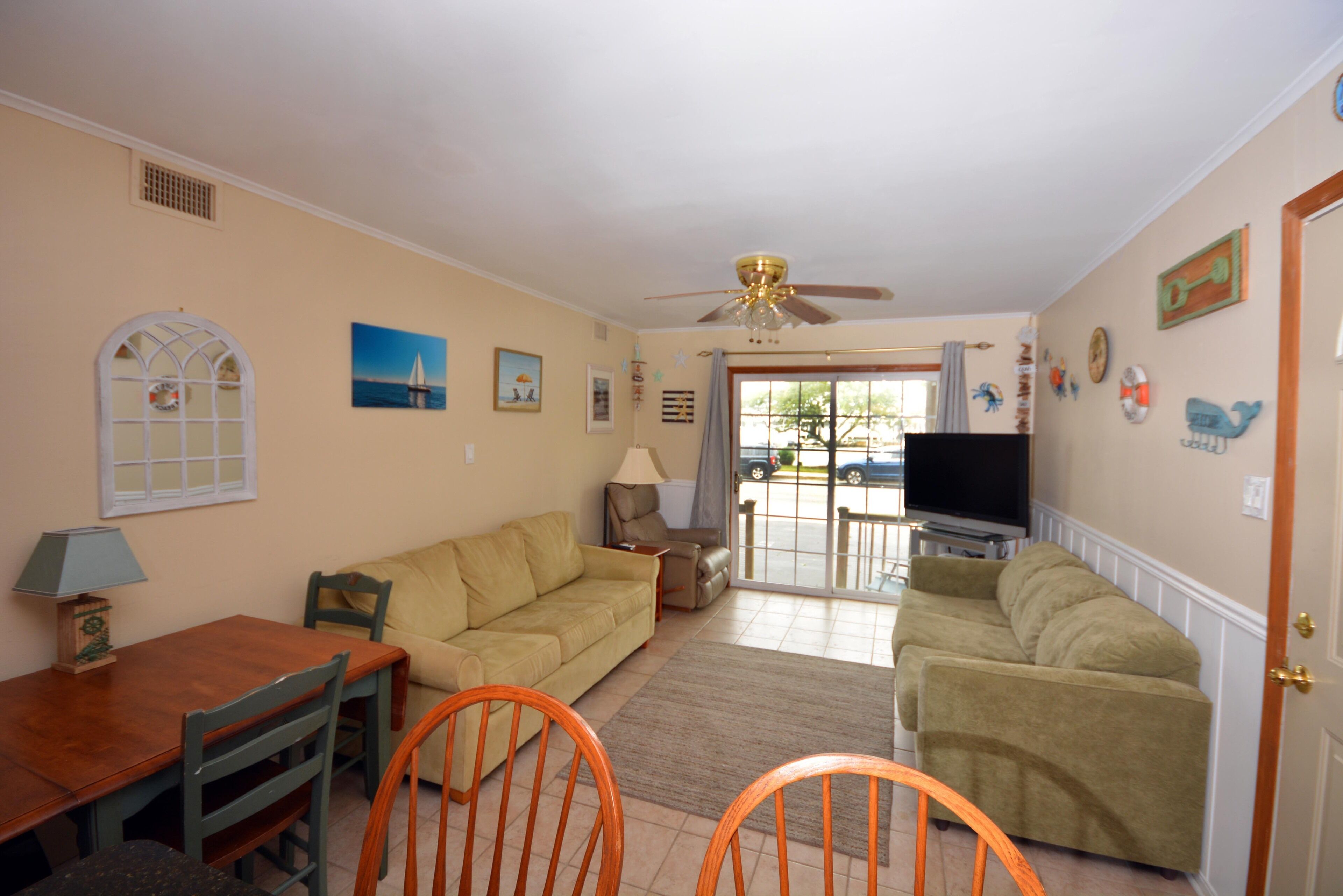 Laid-back 3 bedroom condo with outdoor pool and free WiFi located on the bayside close to a mini park!