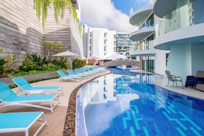 Outdoor pool - Апартаменты в Апарт-Отеле (Patong, Kathu)