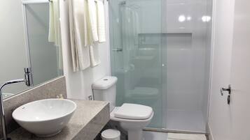 Shower, free toiletries, towels