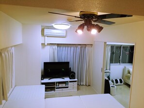 2 makuuhuonetta, silitysrauta/-lauta, internet