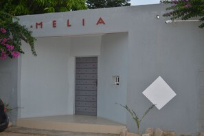 Entrada al alojamiento