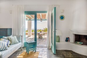 Smart TV, fireplace - Magganari View Village II , shared swimming pool and bbq , on Ios Island (Ios)