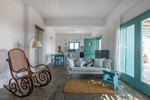 Smart TV, fireplace - Magganari View Village II , shared swimming pool and bbq , on Ios Island (Ios)