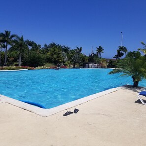 Outdoor pool - JamRock Villa (St. Ann's Bay)