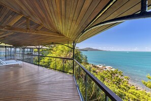 Terrace/patio - Mermaids Reach, Stunning House on Hamilton Island (Hamilton Island)
