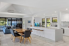 Dining - Mermaids Reach, Stunning House on Hamilton Island (Hamilton Island)