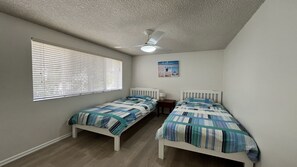2 bedrooms, iron/ironing board, bed sheets - Edmund Shores 1 With Kings Beach Views (Kings Beach)