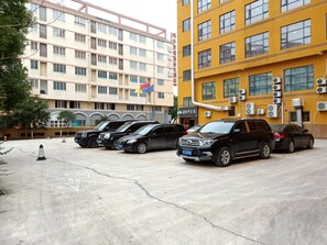 Free self-parking, free valet parking - Guilin Xin Bin International Hotel (Guilin)