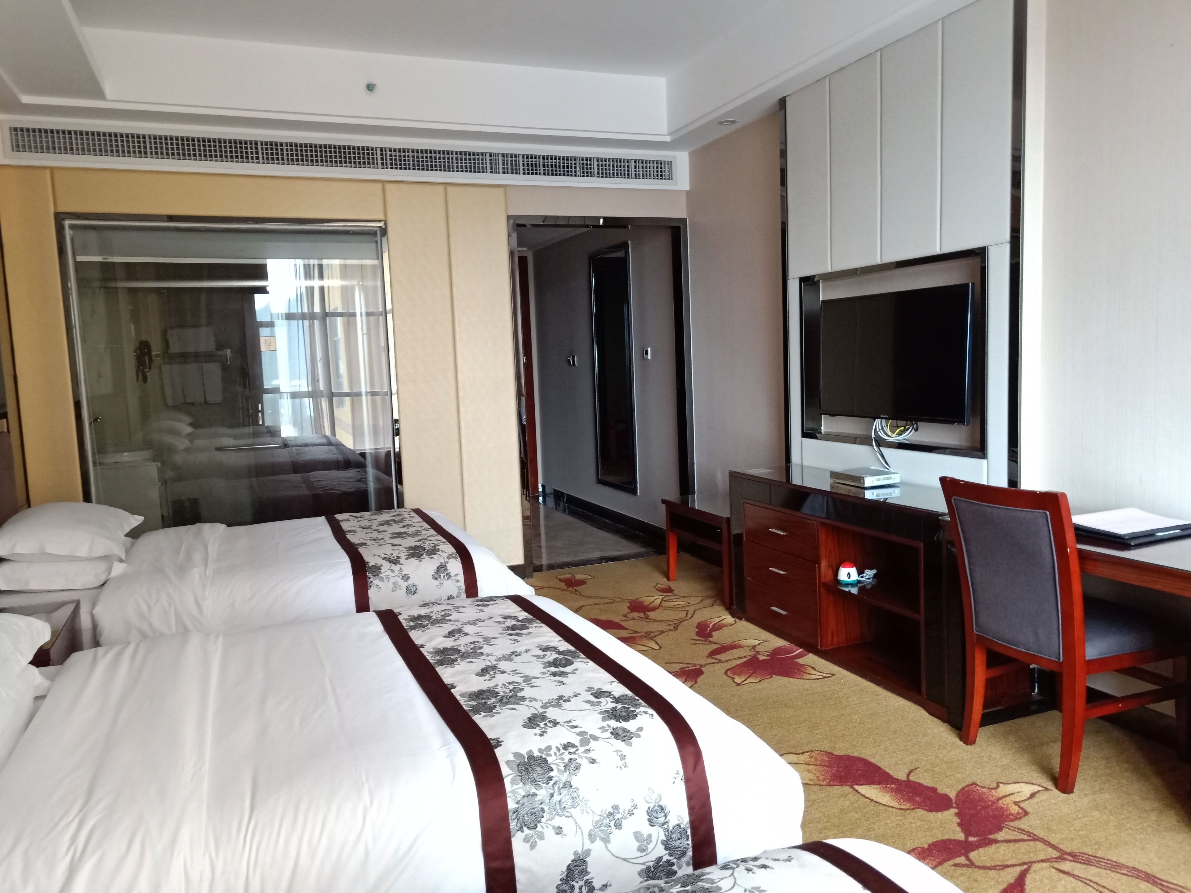 Deluxe Triple Room | In-room safe, blackout curtains, soundproofing, bed sheets