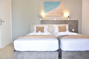 Family Apartment, 2 Bedrooms, Partial Sea View | In-room safe, blackout curtains, cots/infant beds, free WiFi - Ephelia gold (Zakynthos)