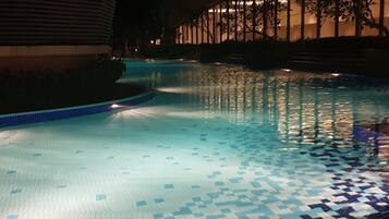 3 outdoor pools