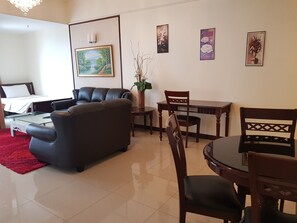 Camera familiare, 2 camere da letto | Area soggiorno | TV LED