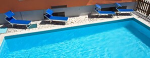 Outdoor pool, pool loungers - Albergo Villa Mimosa (Nago-Torbole)