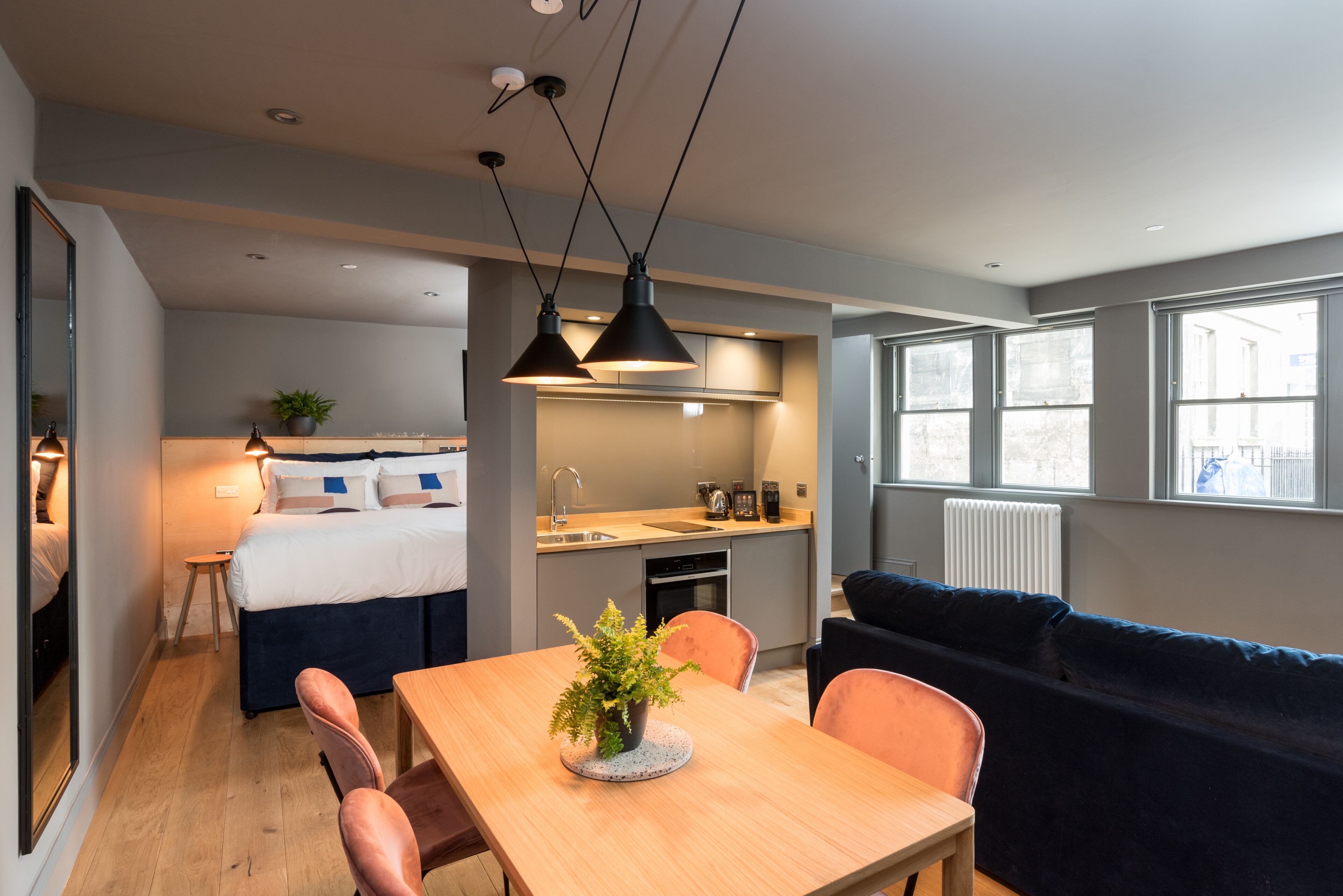 Studio Superior, 1 Tempat Tidur King dengan tempat tidur Sofa, dapur | Seprai premium, bantalan ekstra lembut, dan minibar