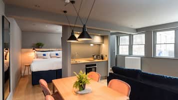 Superior-Studio, 1 King-Bett und Schlafsofa, Küche | Hochwertige Bettwaren, Pillowtop-Betten, Minibar