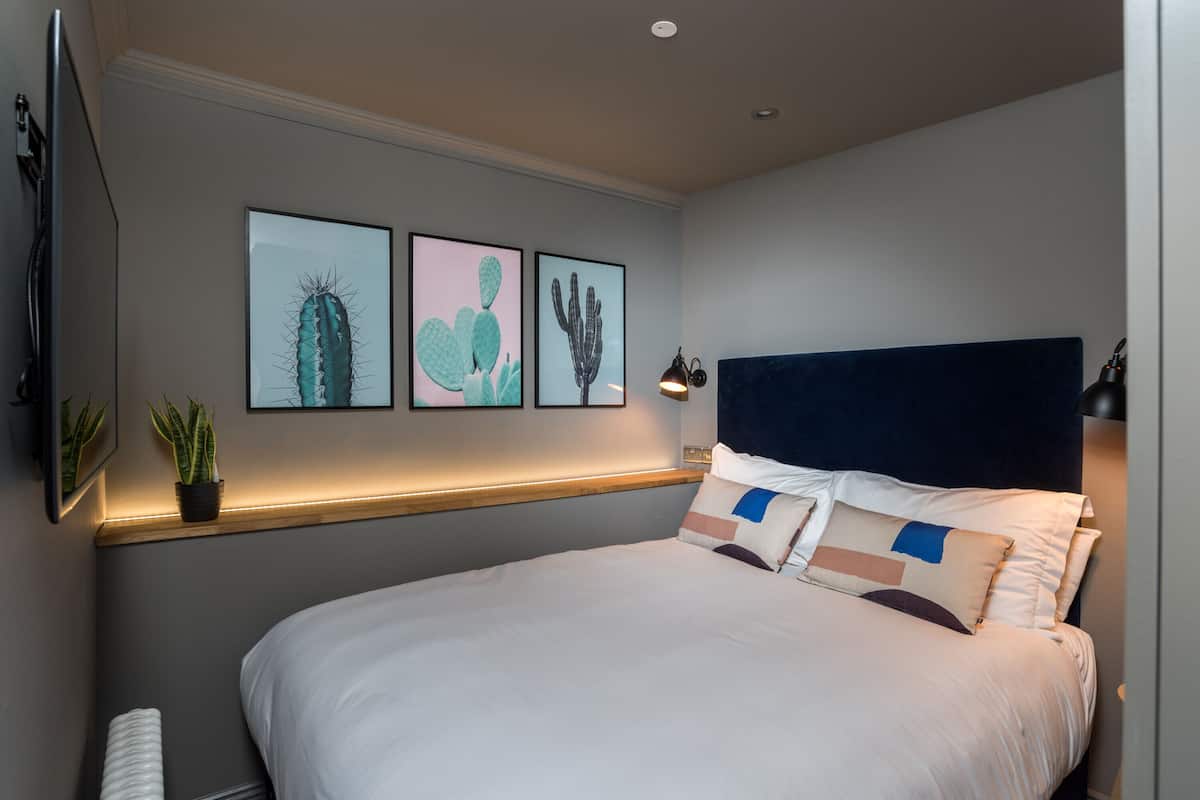 Estúdio luxo, 1 cama Queen e sofá-cama, cozinha, vista para a cidade | 1 quarto, roupas de cama premium, camas com colchões pillow-top