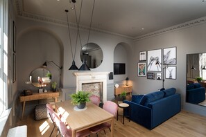 Deluxe Studio Suite, 1 King Bed with Sofa bed, Kitchen, Mezzanine | Living area