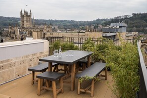Panorama appartement, meerdere bedden, hot tub, uitzicht op stad | Terras