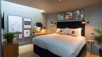 Luxury Apartment, 1 King Bed with Sofa bed, Kitchen, Ground Floor | 1 bedroom, premium bedding, pillow-top beds, minibar