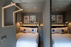 Premium bedding, pillow-top beds, minibar, laptop workspace - Hiding Space - Trim Street Apartments (Bath)