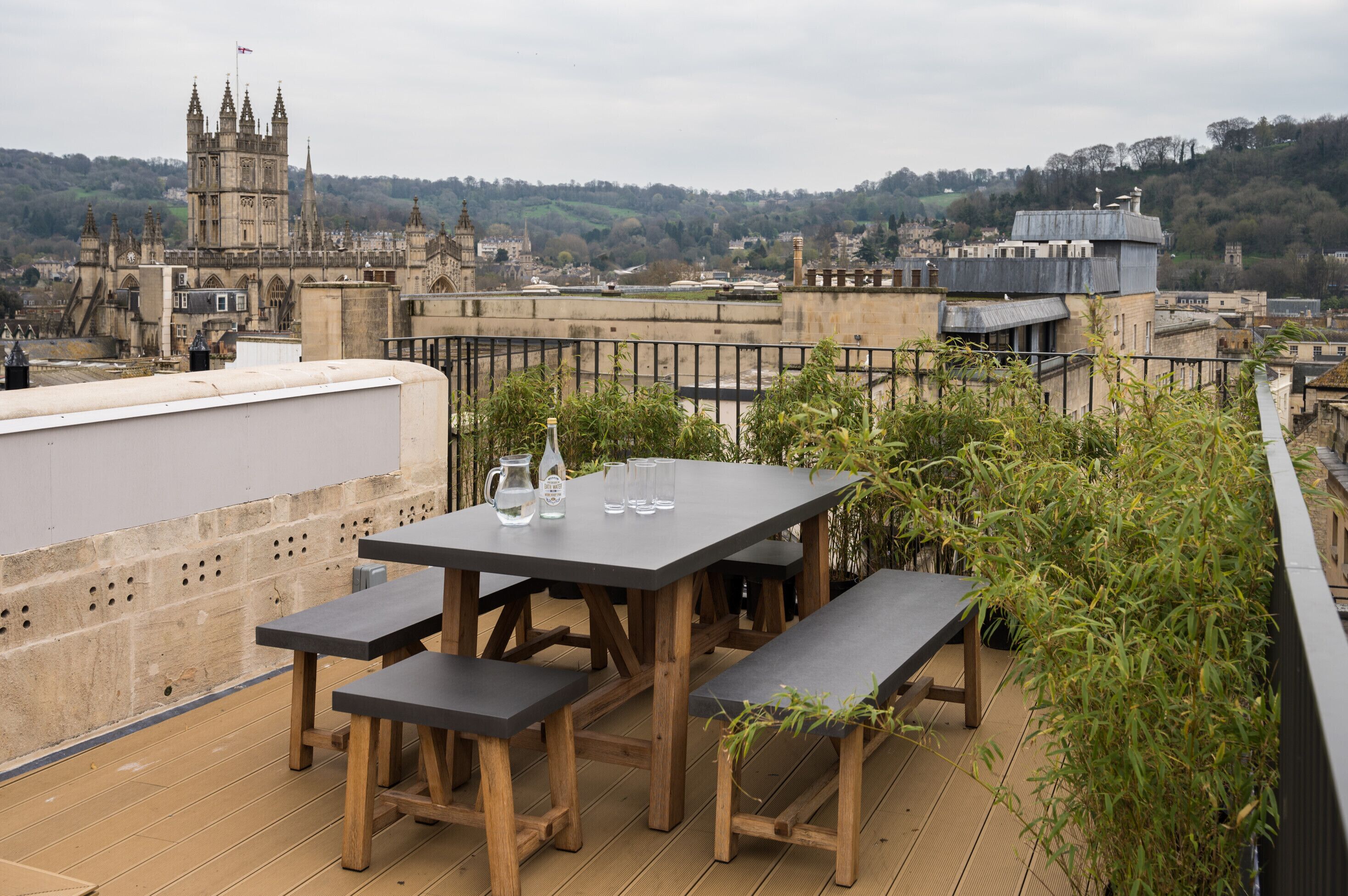 Panoramic-Apartment, Mehrere Betten, Whirlpool, Stadtblick | Terrasse/Patio