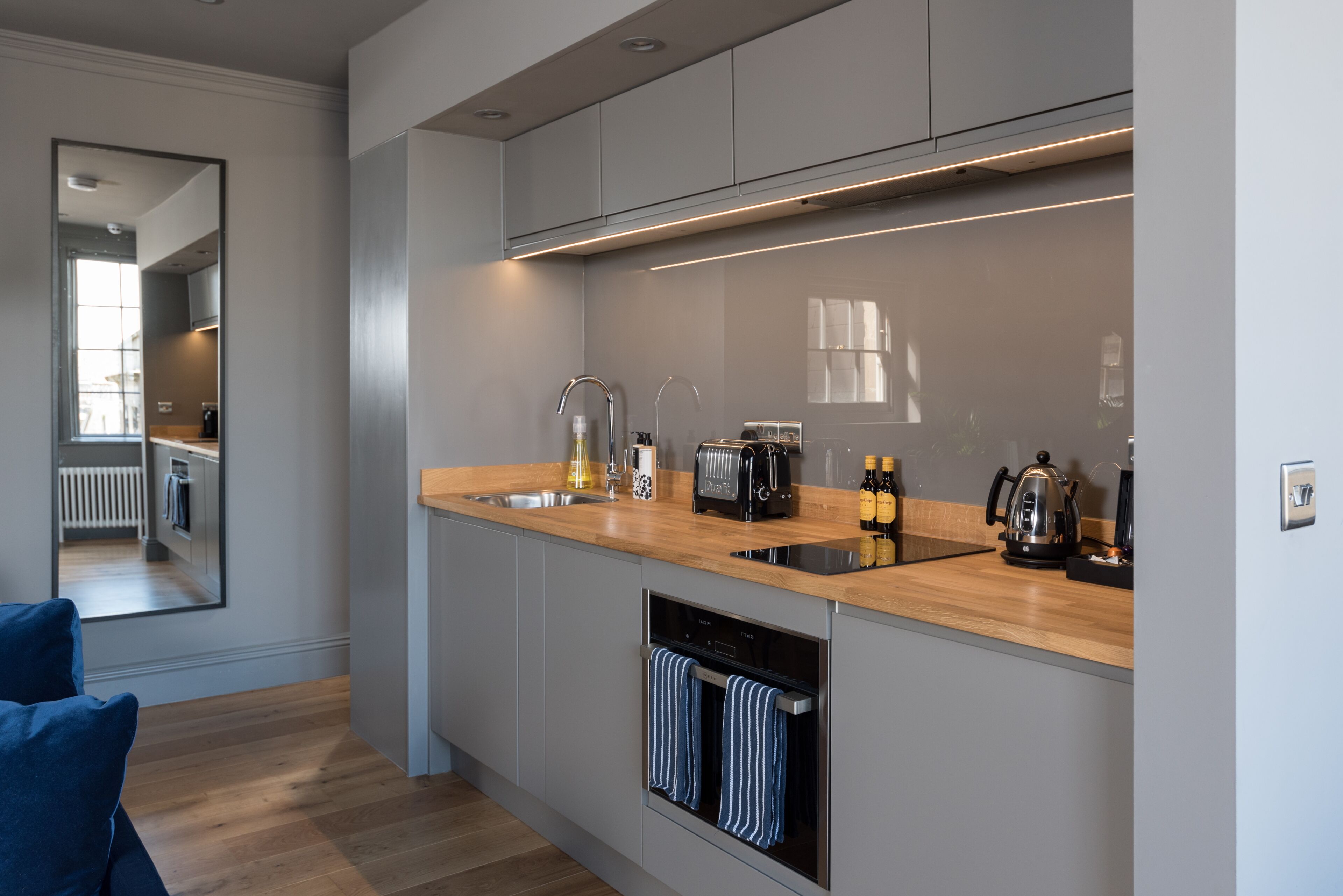 Studio Deluks, 1 Tempat Tidur Queen dengan tempat tidur Sofa, dapur, pemandangan kota | Dapur pribadi | Lemari es, microwave, oven, dan kompor