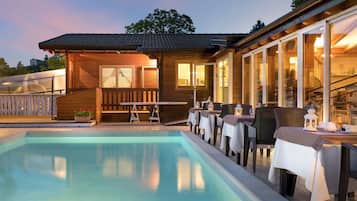 Frühstück, Abendessen, Brunch, italienische Küche, Blick auf den Pool