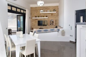 Villa, 3 habitaciones, vista al mar | Servicio a la habitación