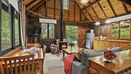 NUNGAROO COTTAGE - an authentic, romantic getaway- SPECIALS ON NOW !