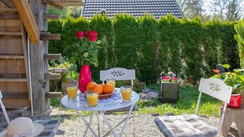 Family House, 2 Bedrooms, Fireplace, Mountain View | Terrace/patio