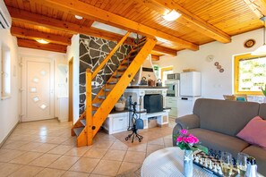 Familienhaus, 2 Schlafzimmer, Kamin, Bergblick | Innenbereich