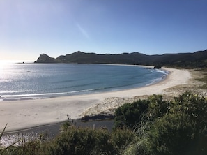 Beach nearby - 
Escape to paradise  with our exclusive holiday home .  your slice of paradise! (Great Barrier Island)