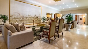 Lobby sitting area - Christie's at 32 on Russell (Mbombela)