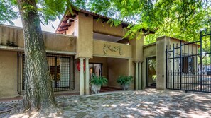 Exterior - Christie's at 32 on Russell (Mbombela)