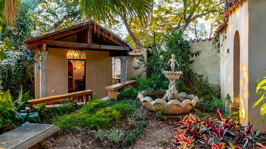 Christie's at 32 on Russell